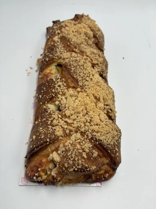 Strudel serowy z brzoskwinią