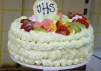 Tort na chrzest z owocami